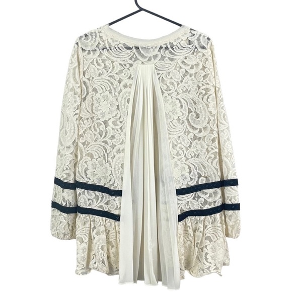 Ryu Cream Lace w/ Black Trim Long Sleeve Pleated Back Blouse - Picture 2 of 8